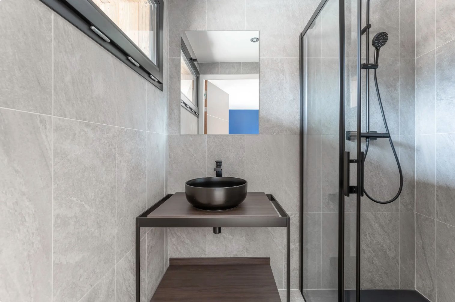 Chalet ASTRO Montalbert - Salle de bain design noir mat