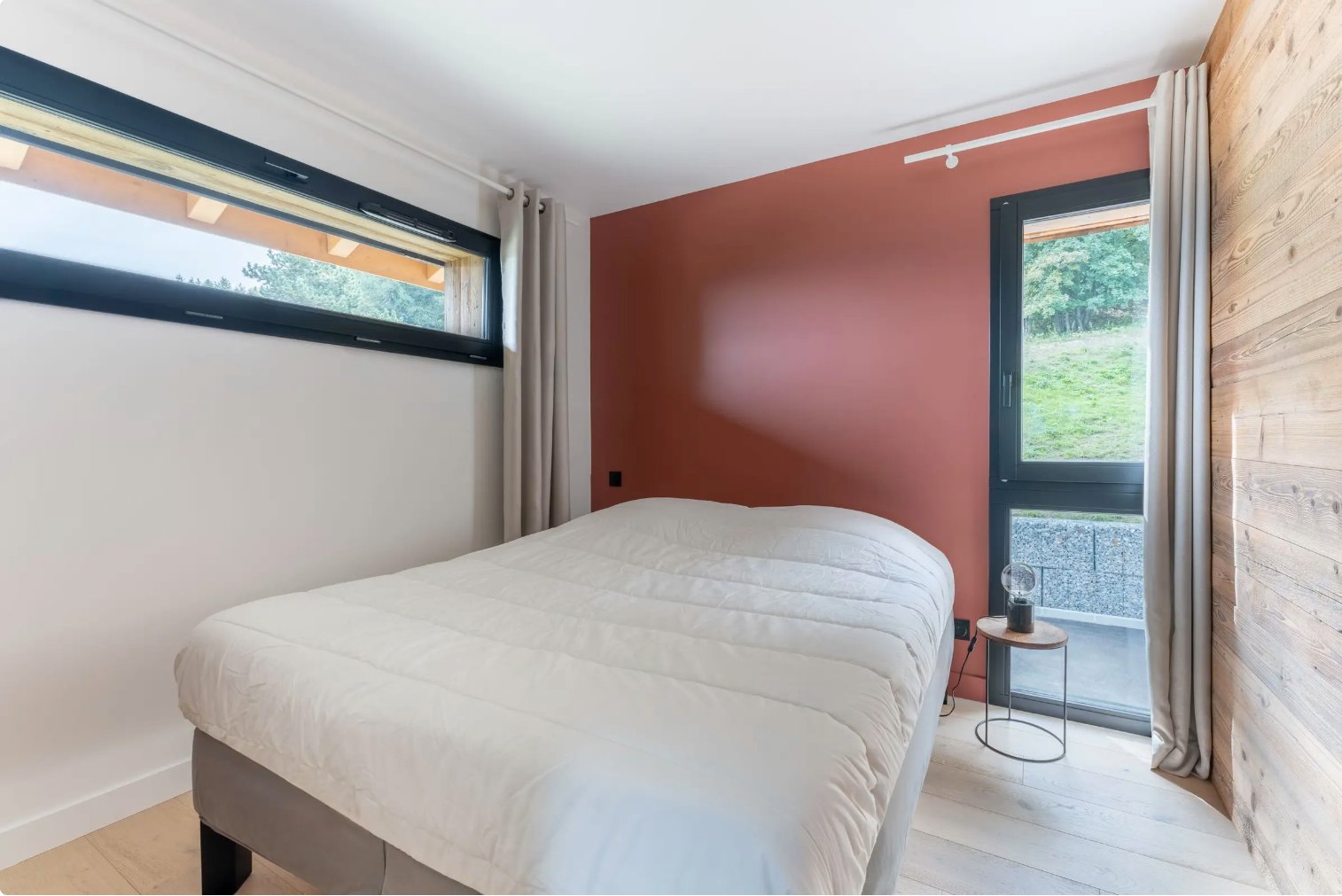 Chalet ASTRO - Chambre Terracotta avec mur d'accent argile