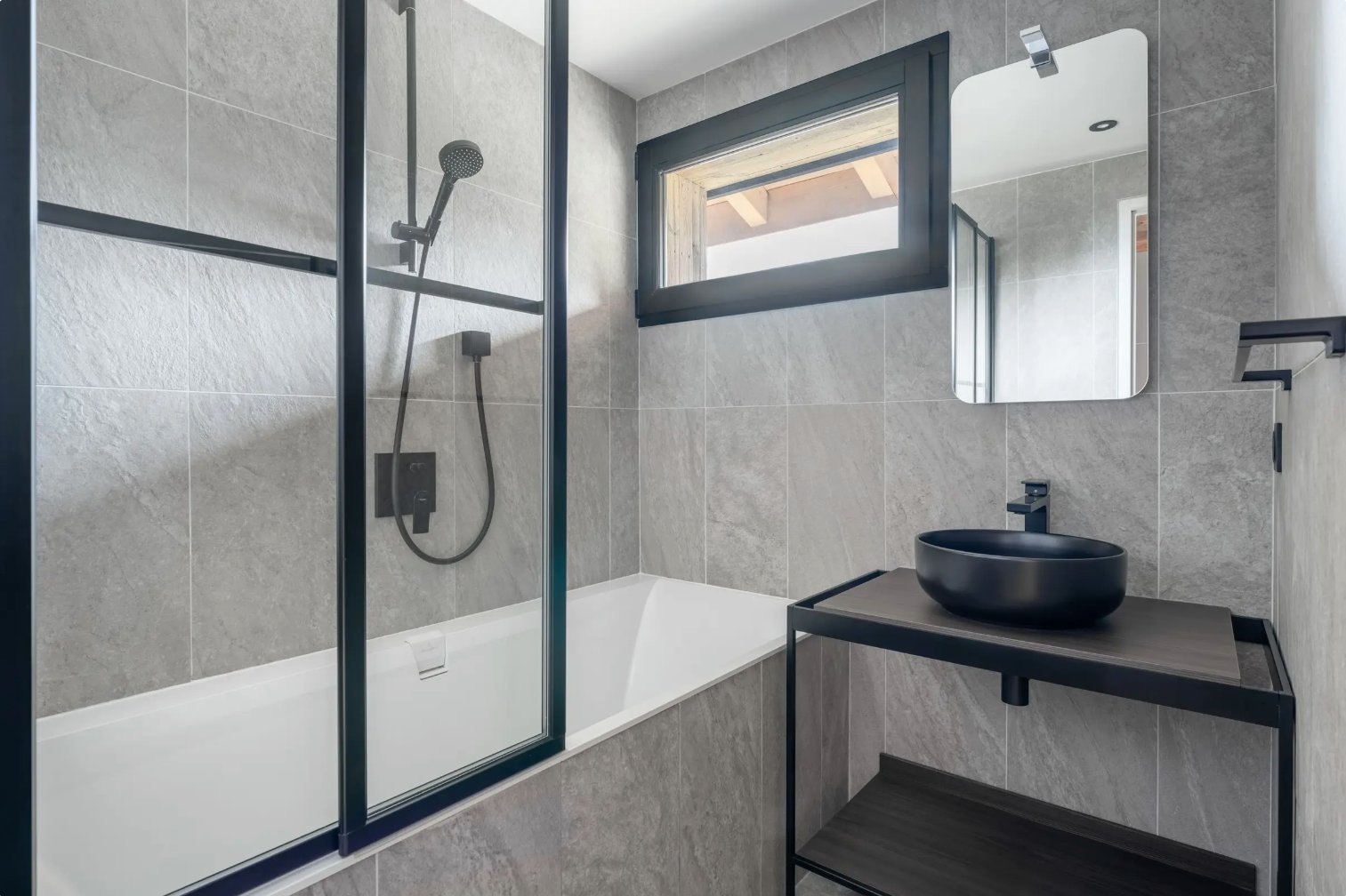 Chalet ASTRO La Plagne - Salle de bain avec baignoire et douche