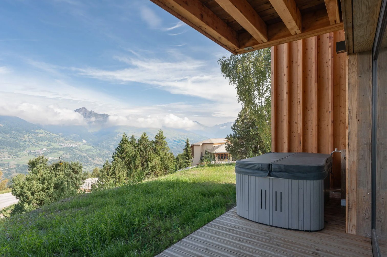 Chalet ASTRO La Plagne Montalbert - Jacuzzi extérieur avec vue panoramique sur les Alpes