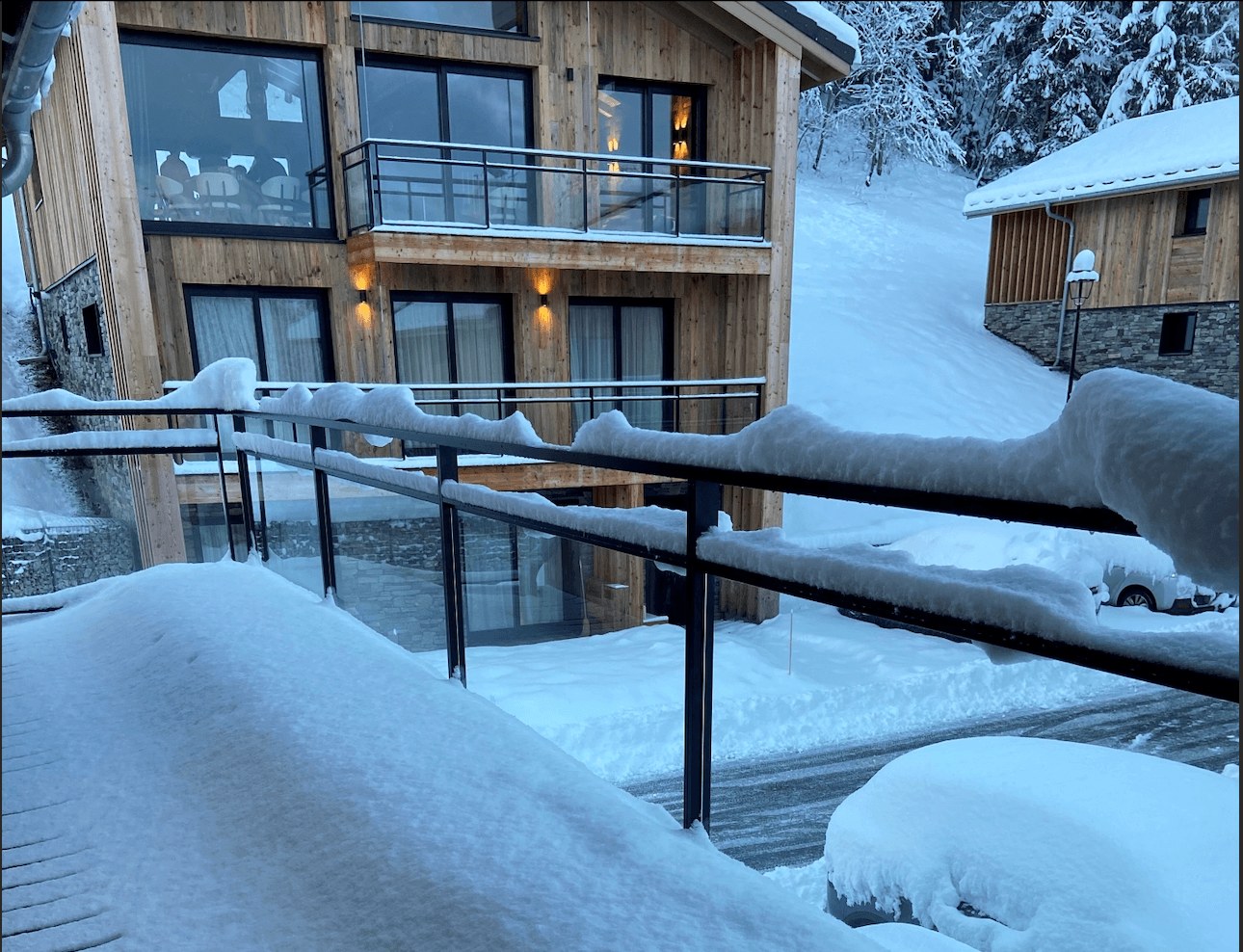 Chalet ASTRO La Plagne - Première neige sur le balcon du chalet